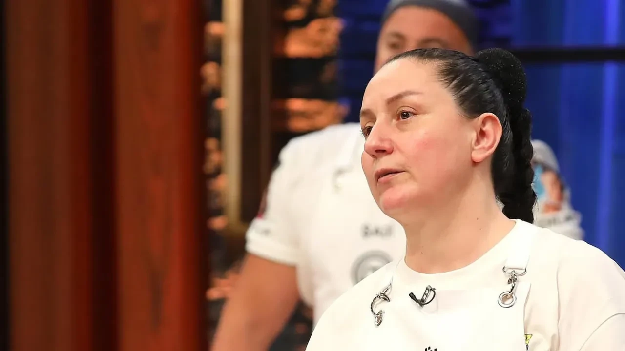 Masterchef Gül 7 yaşındaki çocuğuyla şiddetin ortasında kaldı! Mehmet Şef’ten yürekleri ısıtan sürpriz