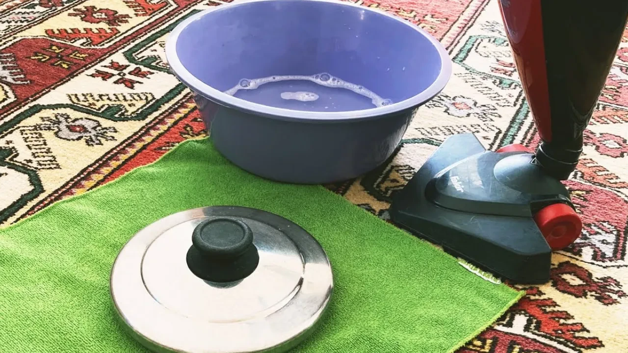 Tencere kapağıyla tüm koltuklarımı parlattım! Buharlı makinalara para vermeyin