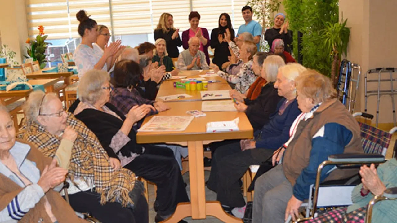 500 ilçeden daha kalabalık! Yaşlı nüfus artıyor: Huzurevlerinde talep patladı