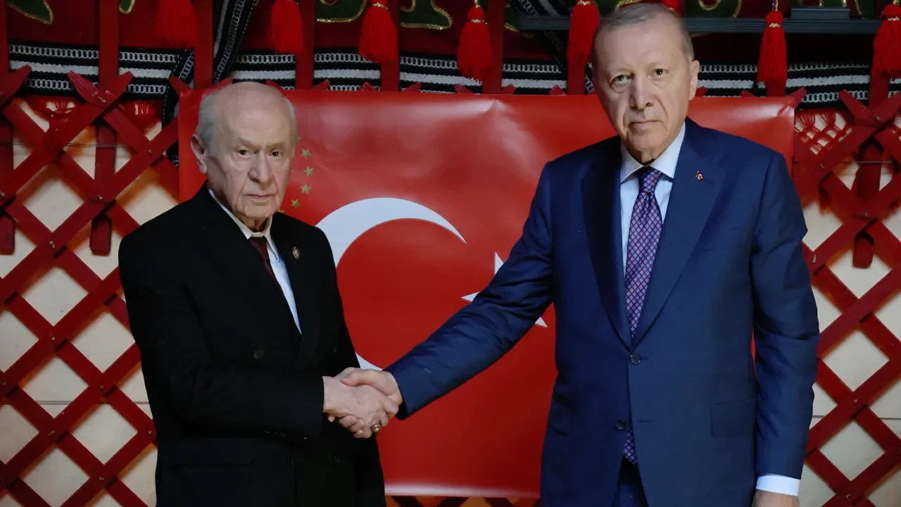 Ahlat'ta Cumhur zirvesi! Cumhurbaşkanı Erdoğan ve Devlet Bahçeli baş başa görüştü