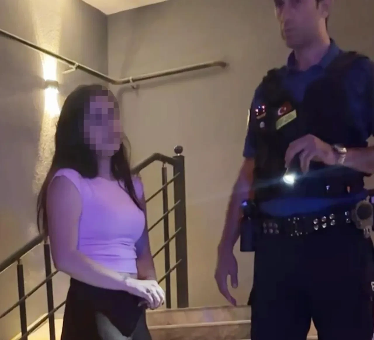 Aksaray'da erkek arkadaşının darp ettiği iddia Edilen genç kadın gözyaşları içinde polise sığındı
