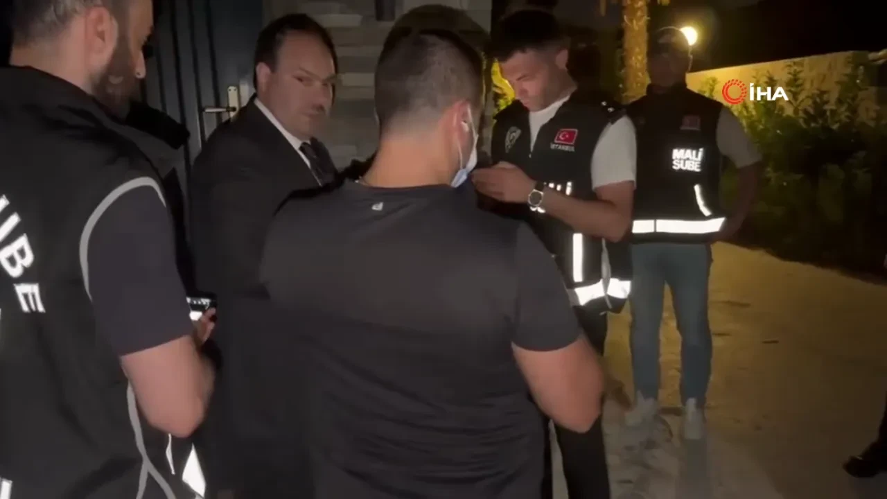 Alihan Kuriş’in gözaltına alındığı anın görüntüleri ortaya çıktı: Üsküdar’daki evinden götürüldü