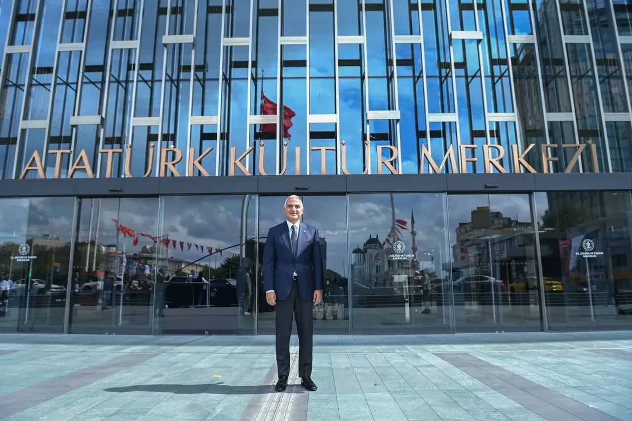 Bakan Ersoy yeni sezon programını duyurdu! Emma Shapplin’den İngiliz Kraliyet Orkestrası’na dünya yıldızları AKM’de