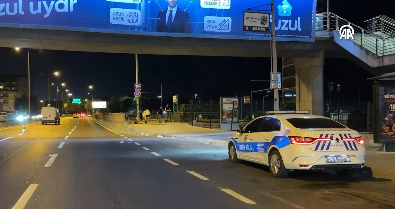 Bakırköy'de iki motosiklet kazası trafiği karıştırdı: 1'i ağır yaralı