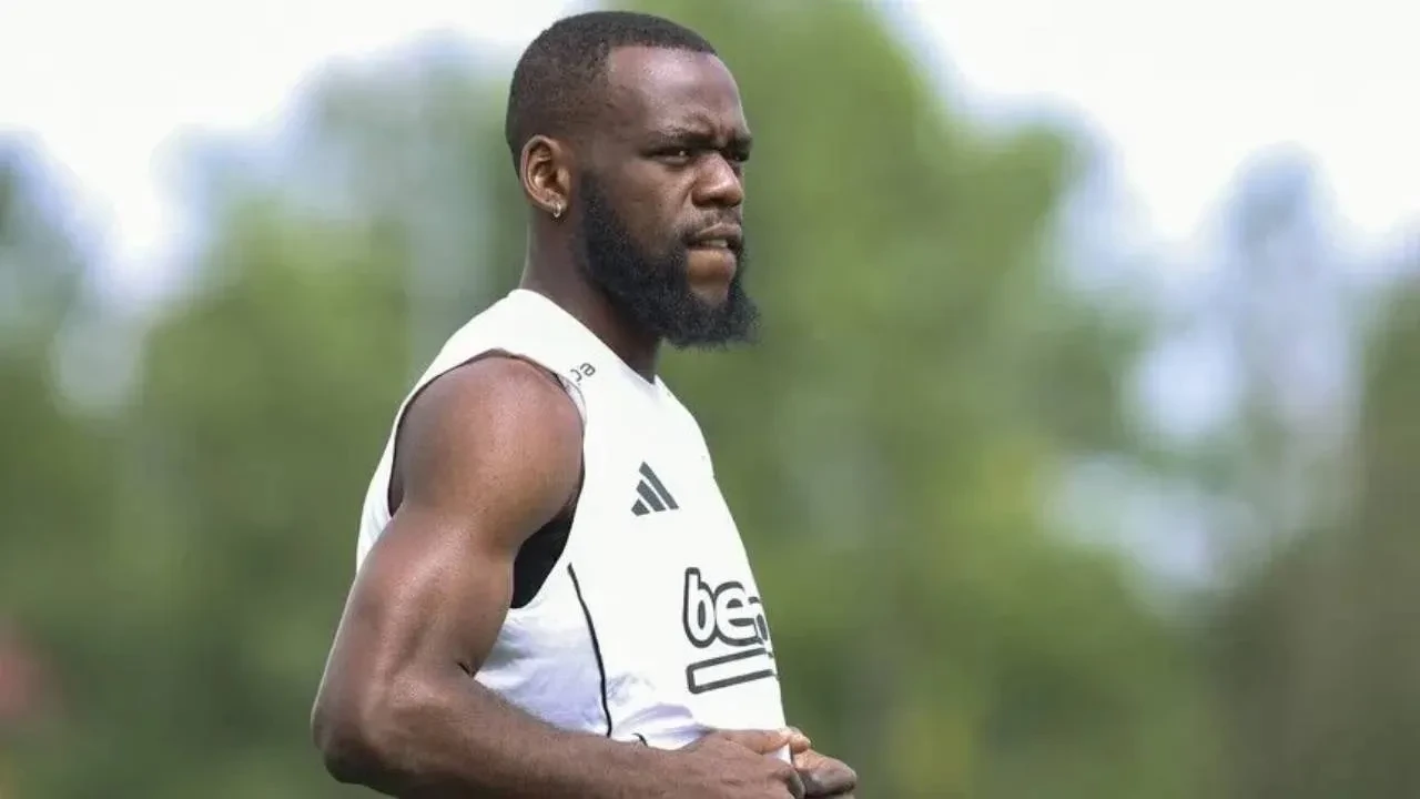 Beşiktaş ayrılığı resmen duyurdu! Geleceği merakla beklenen Jean Onana takımdan ayrıldı