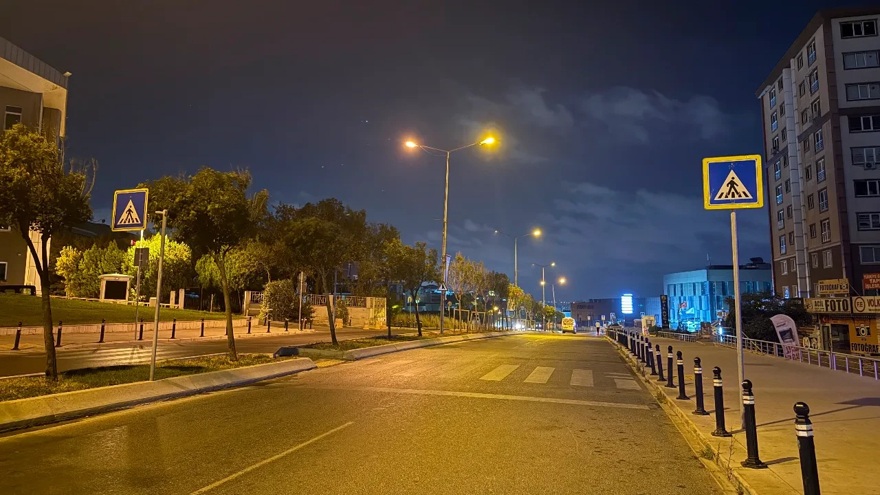 Beylikdüzü’nde otobüsün genç kıza çarptığı anlar kamerada: Bir haftadır yaşam mücadelesi veriyor!
