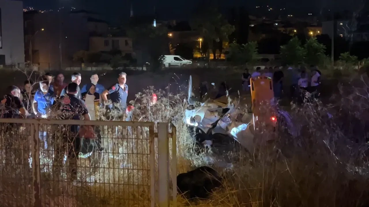 Bursa'da feci kaza: Otomobil taklalar atarak tarlaya uçtu