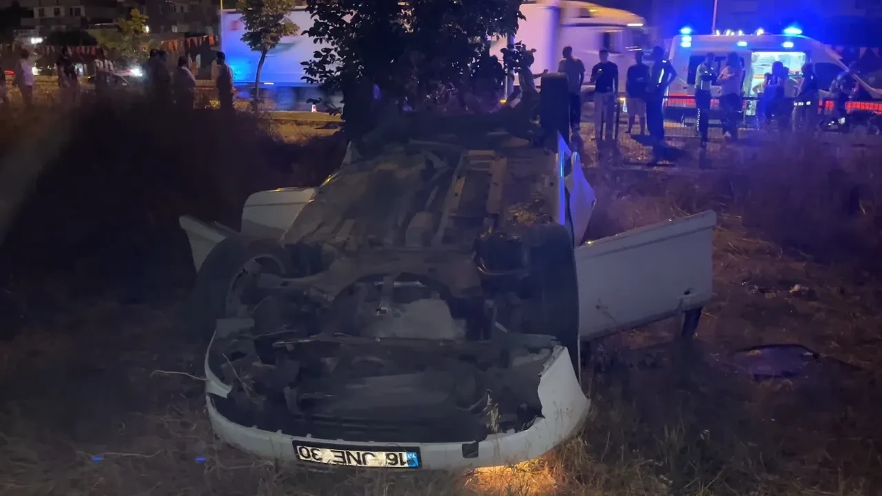 Bursa'da feci kaza: Otomobil taklalar atarak tarlaya uçtu