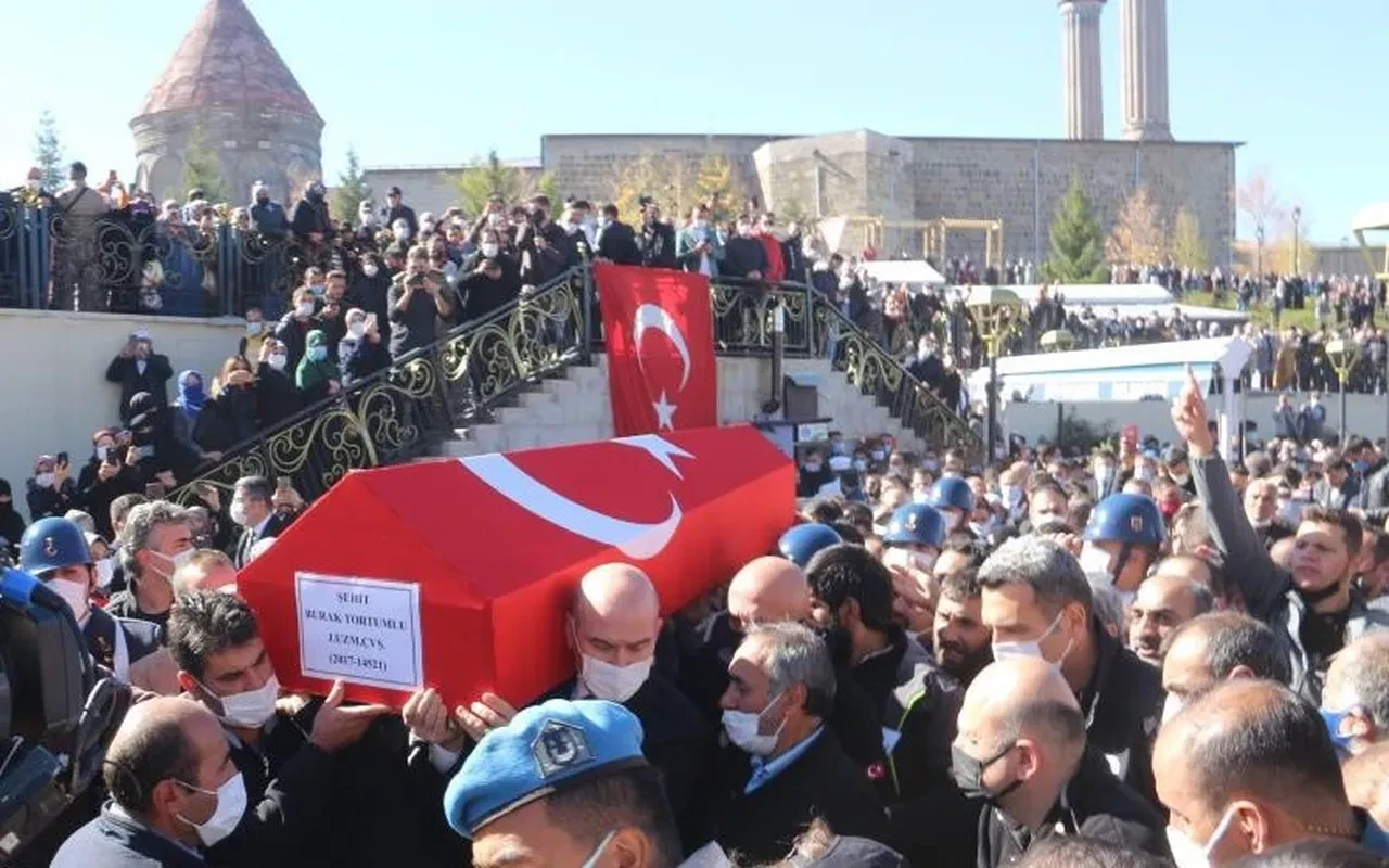 'Erzurum'un en büyük kahramanı kim' sorusuna 5 yaşındaki şehit kızından duygulandıran cevap: Babam!