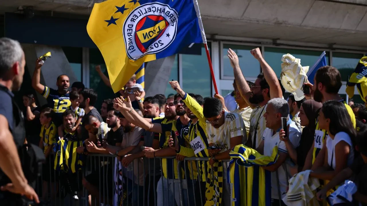 Fenerbahçe, Lyon'a geldi! Sarı-lacivertliler tur için Fransa'da