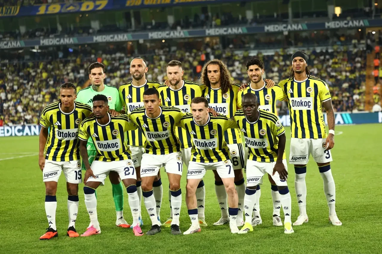 Fenerbahçe'den savunmaya 40 milyonluk yıldız! İsmail Kartal çok istedi, yönetim Arsenal’in kapısını çaldı