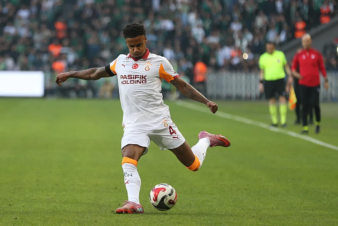Galatasaray'dan sürpriz ayrılık kararı: Sarr ve Demirovic geliyor, 4 yıldızdan biri gidiyor!