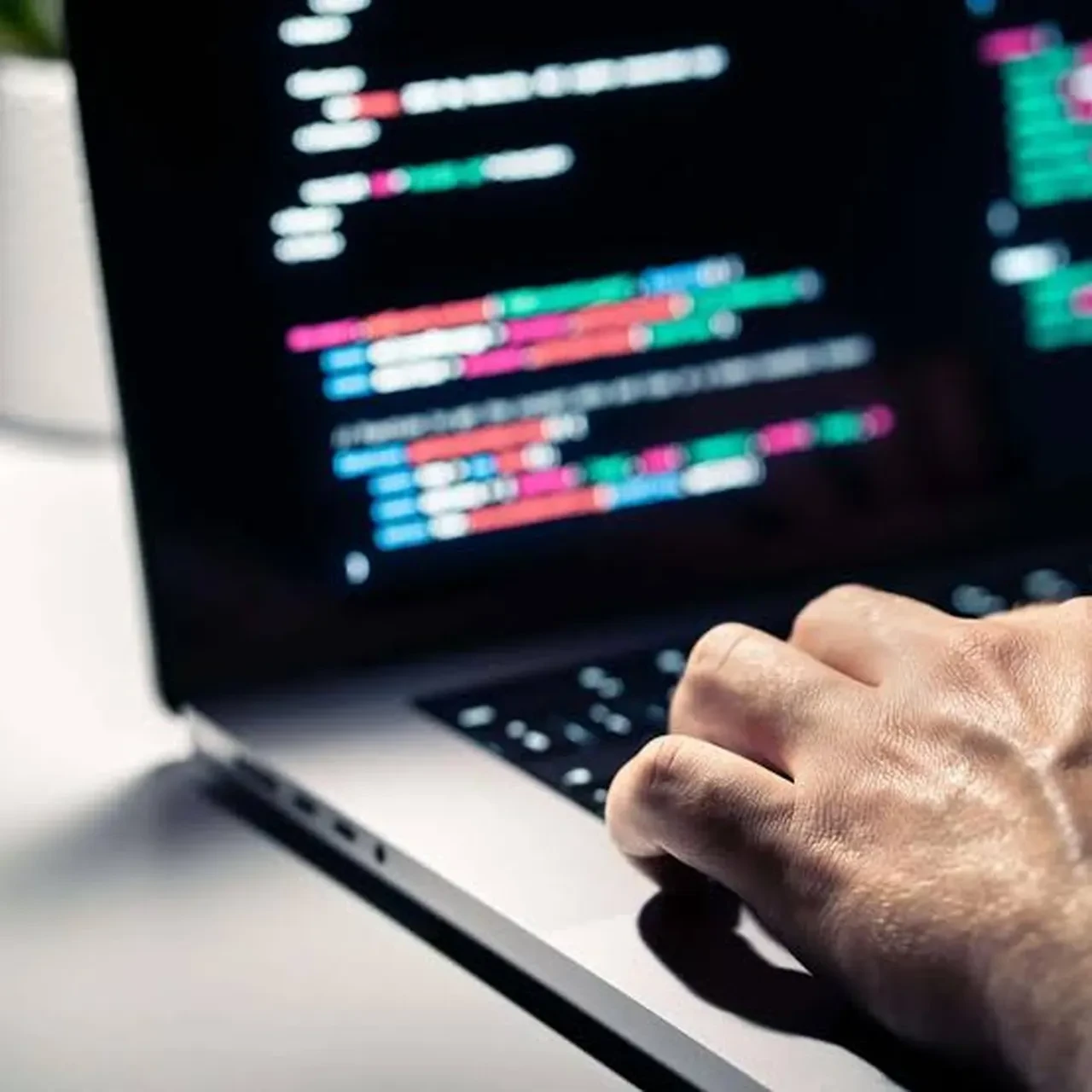İran bağlantılı hackerlardan İngiltere’ye enerji darbesi: santral 4 gün susturuldu