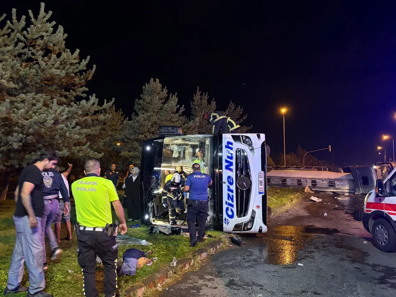 Kayseri'de yolcu otobüsüyle yakıt tankeri çarpıştı: Çok sayıda yaralı