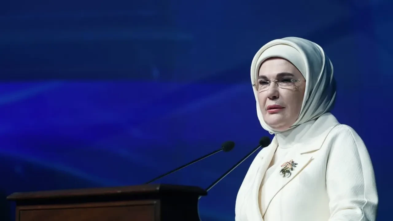 Kiev’de 6. Lider Eşleri Zirvesi! Emine Erdoğan’dan anlamlı mesaj