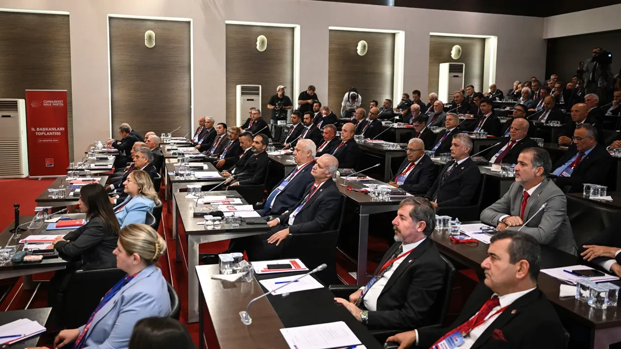 Kılıçdaroğlu'ndan adı rüşvete karışan CHP'lilere gönderme! 81 il başkanı da 'güvenli liman' uyarısı yaptı: Sonsuza kadar beklemek değil