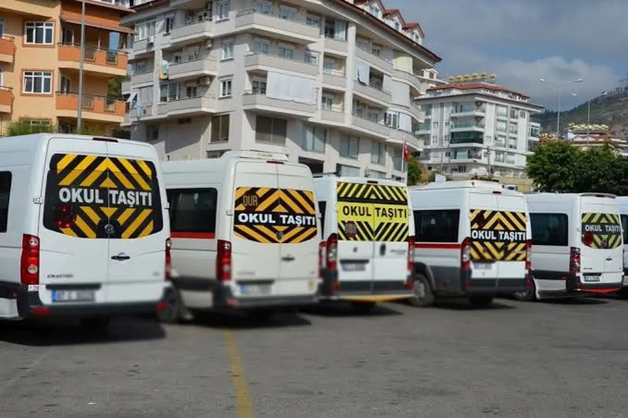 Korsan okul servisi ve ücretleriyle ilgili uyarı! Uzman isim önemli belgeleri açıkladı