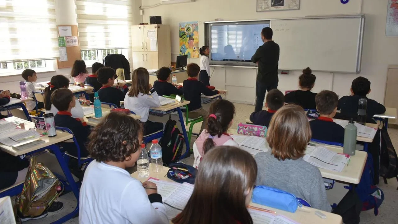 Okullar ne zaman açılacak, yaz tatili uzatıldı mı? MEB 2026-2027 ara tatiller kaldırıldı mı, yapılacak mı?