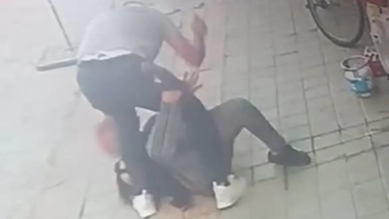 Sokak ortasında eski eş dehşeti! Korku dolu anlar kamerada