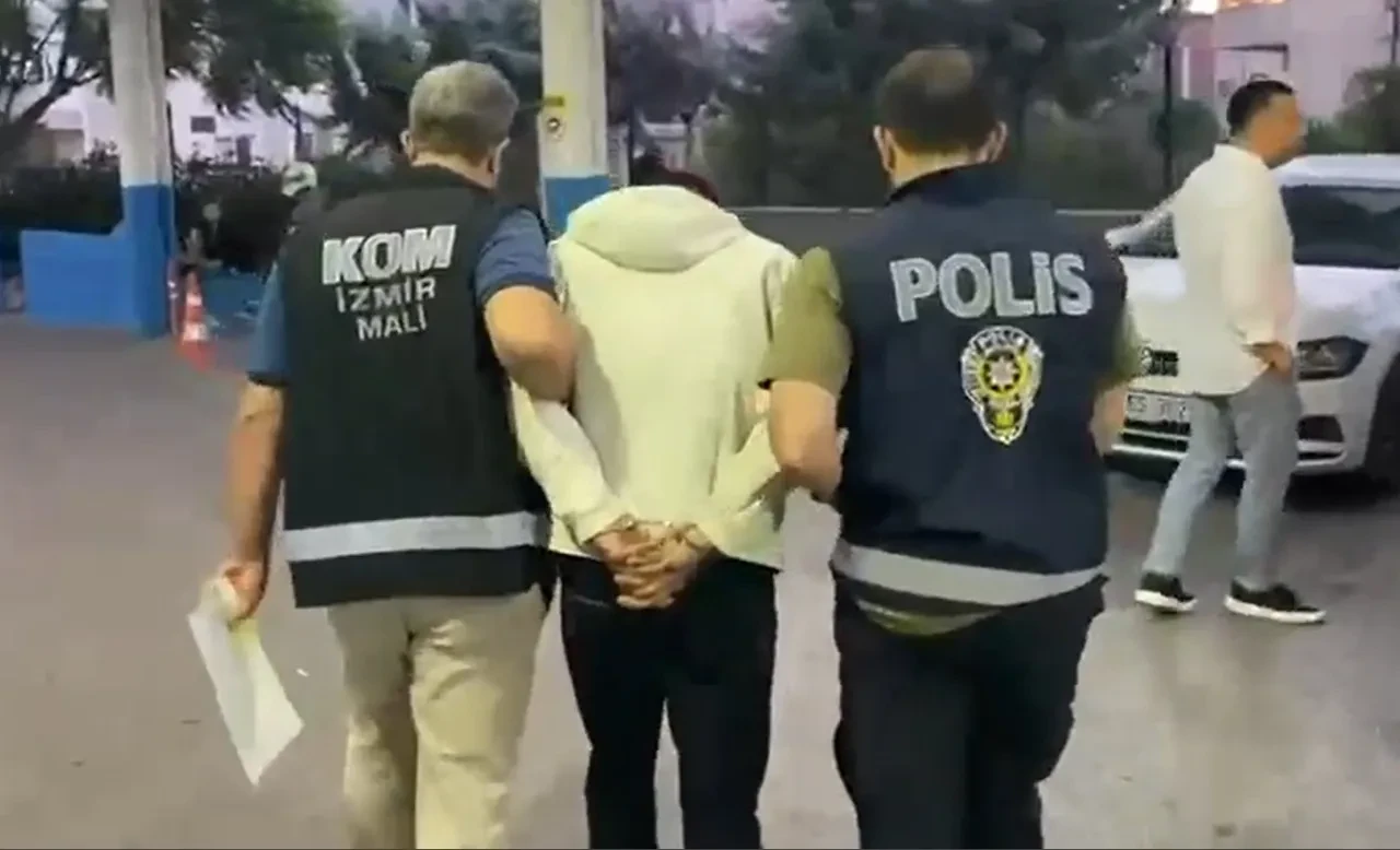 Tribün çetelerine dev operasyon: Evlerinden adeta cephane çıktı