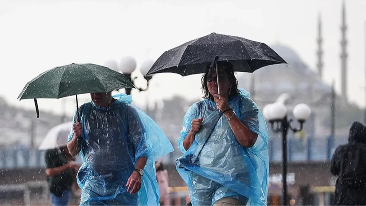 AKOM İstanbul'u gün vererek uyardı! Sağanak yağış ve serin hava geliyor