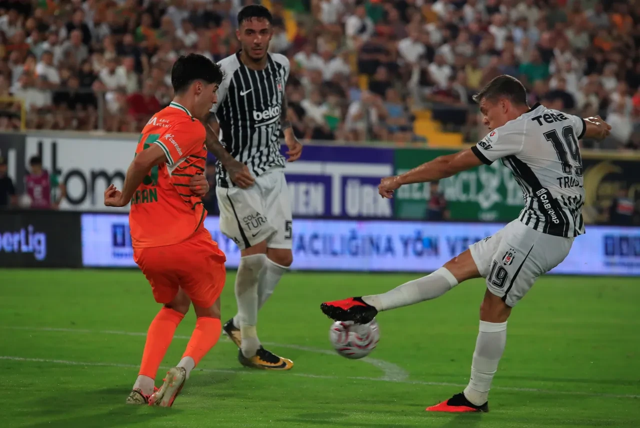 Alanyaspor-Beşiktaş maçındaki hakem kararları yargıya taşındı: 3 avukattan suç duyurusu!