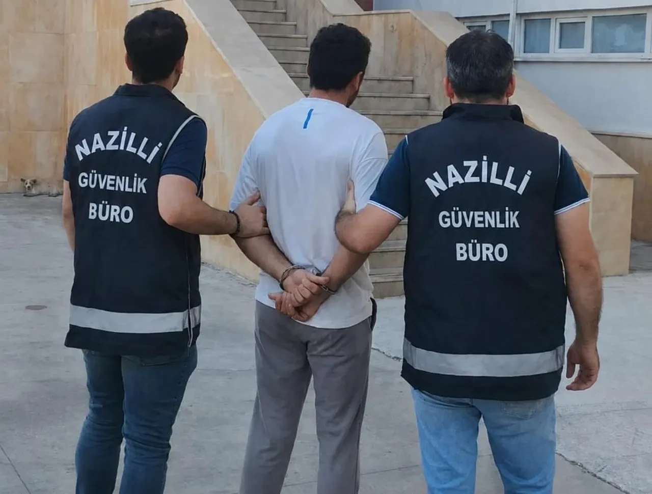 Aydın'da üst geçide Cumhurbaşkanı Erdoğan'a hakaret içerikli maket asıldı! 1 kişi gözaltına alındı