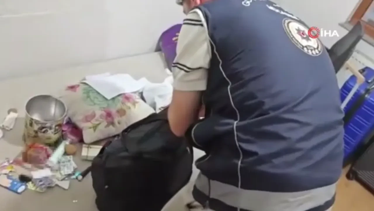 Bakırköy'de insan ticareti çetesine operasyon: TikTok yayınıyla getirip pasaportlarına el koydular