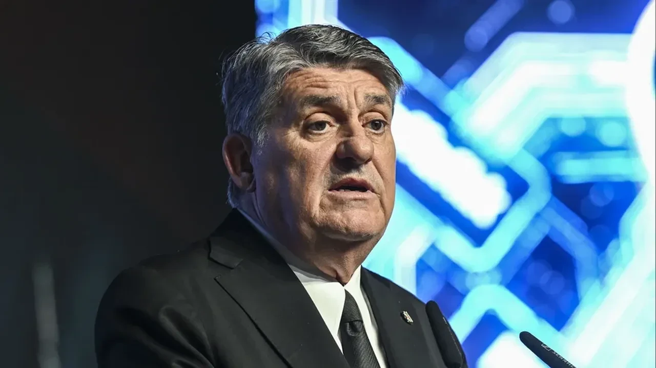 Serdal Adalı’dan TFF ve MHK'ya bombardıman: 'Bu adamı görevden alamıyor!' Fenerbahçe derbisi talebi dikkat çekti