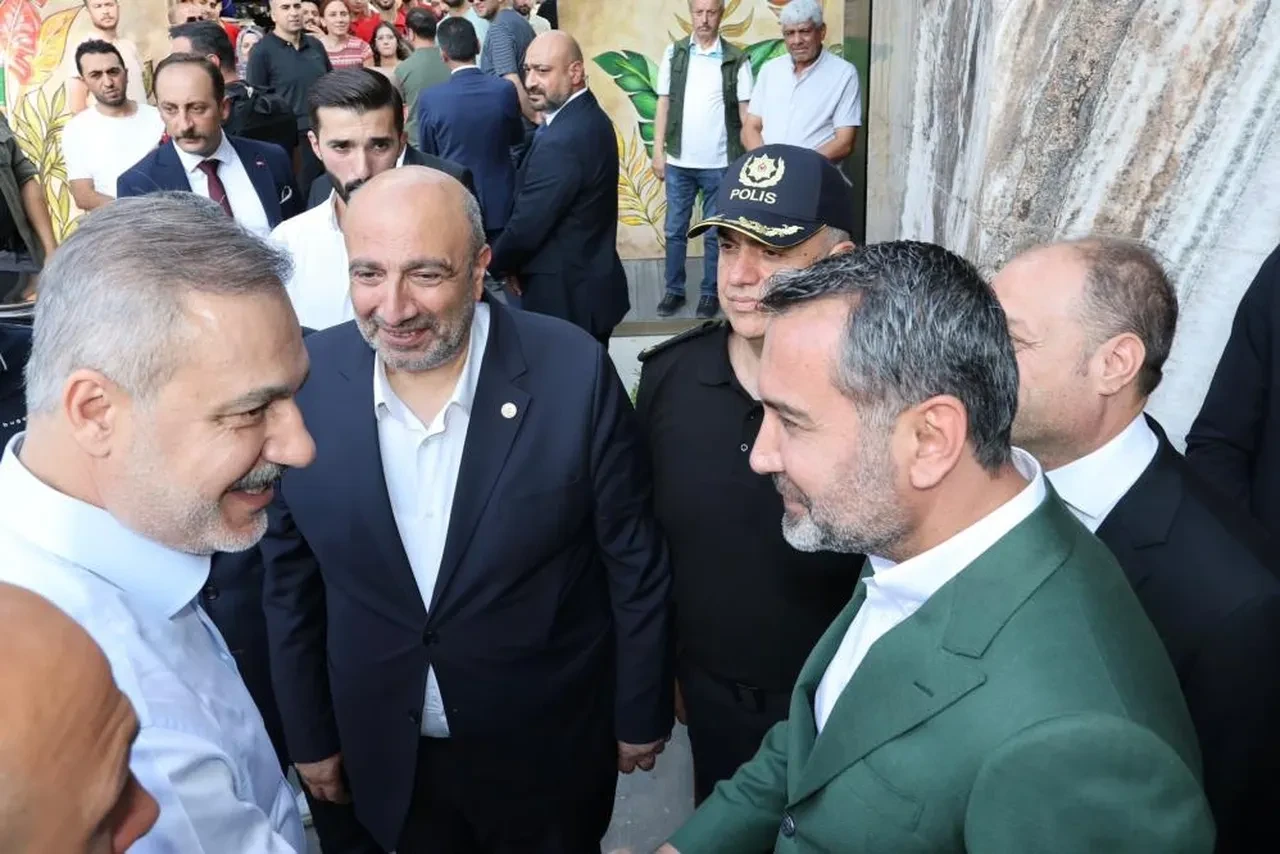 Dışişleri Bakanı Hakan Fidan YPG'nin kendini feshetmesine ilişkin konuştu: Pratikte de ifade edildiği gibiyse ziyadesiyle olumludur