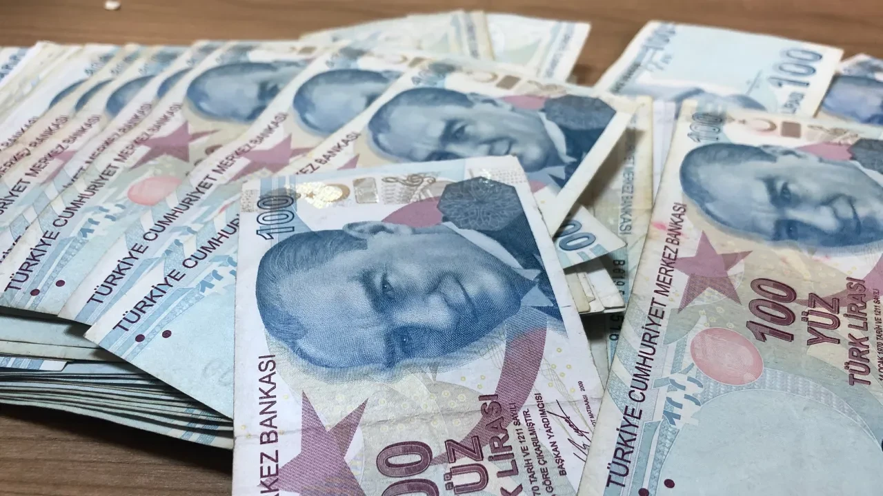 En düşük emekli maaşı ne kadar olacak? Emin Yılmaz, emekli ve memurun ocak zammını tek tek hesapladı