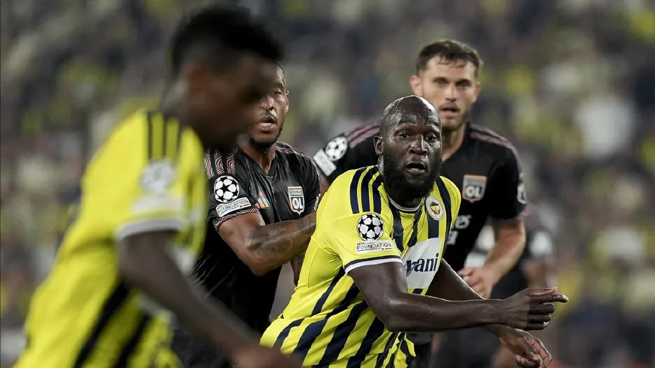 Fenerbahçe Lyon maçında orta sahayı sil baştan kuruyor! İsmail Kartal dev karşılaşma için ilk 11 planını belirledi