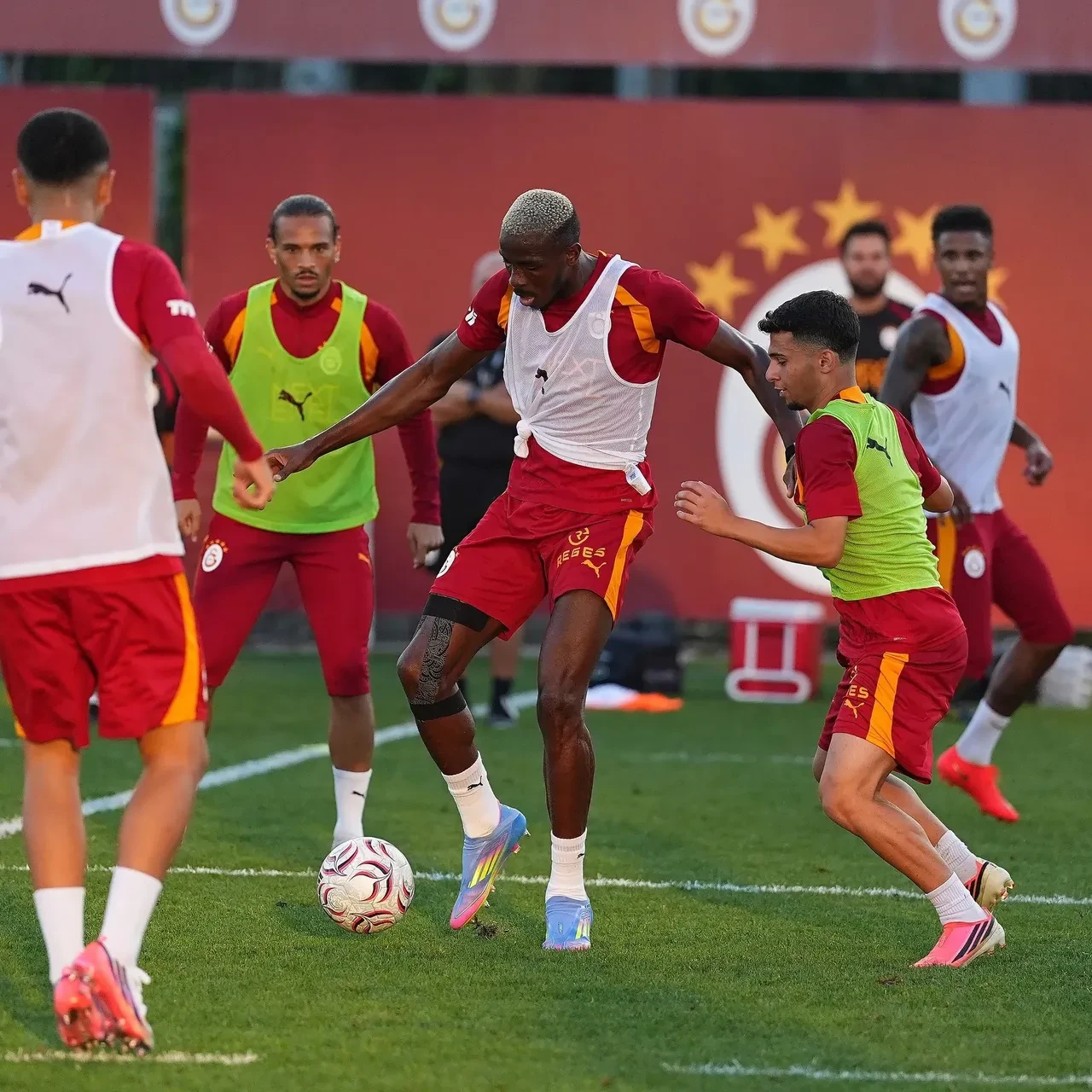 Galatasaray'dan 30 milyon euroluk dev hamle! Osimhen'e dünya çapında ortak: Matviy Ponomarenko için resmi teklif