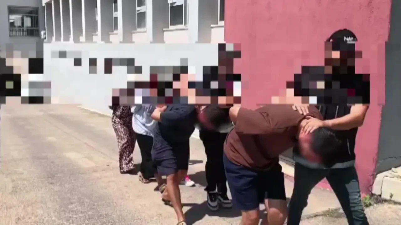 İki kadının bağırsak ve midesinden çıkanlar şoke etti!