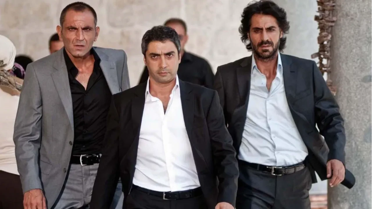 Kurtlar Vadisi efsanesi Polat Alemdar zafer alanında! Necati Şaşmaz'ın çocukları kocaman oldu