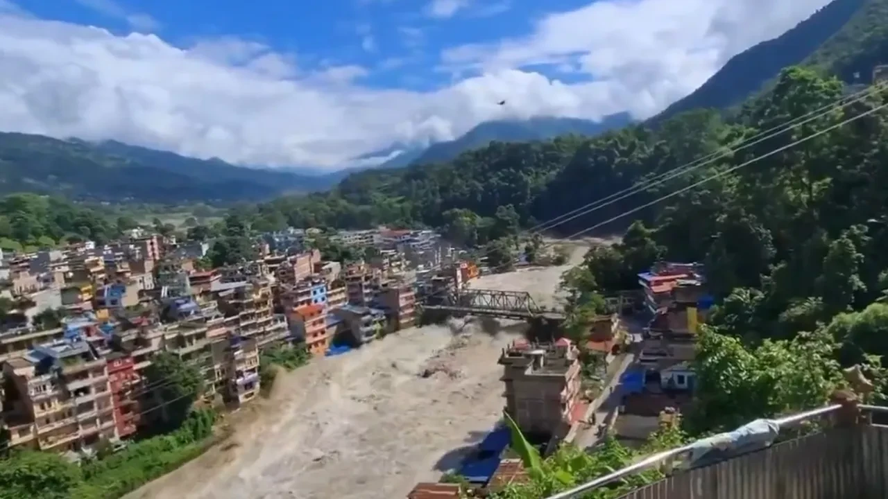 Nepal'de sel felaketi! Çok sayıda ölü ve kayıp var