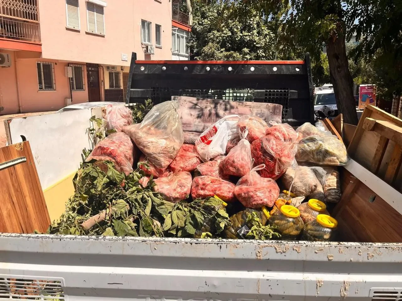 Vatandaşın sağlığıyla oynayacaklardı! Ekipler baskın düzenledi, kilolarcası imha edildi 