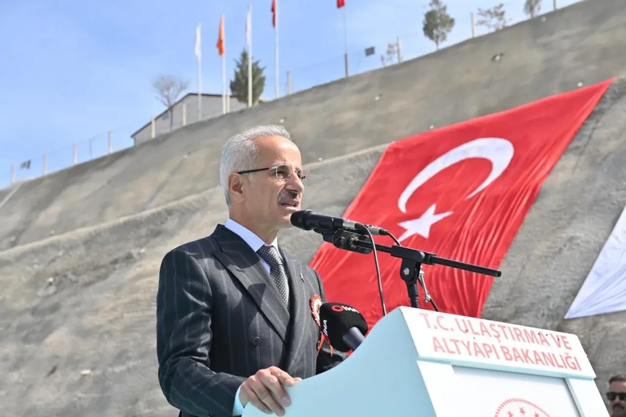 Yavuz Sultan Selim Köprüsü 10 yaşında! Bakan Uraloğlu araç geçiş sayısını açıkladı