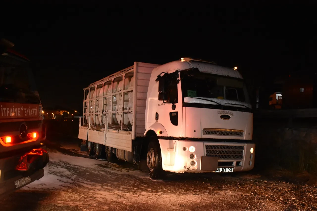 Yoldaki asidi fark edip kamyonu durdurdu: "Kokladıktan sonra kendimden geçtim"