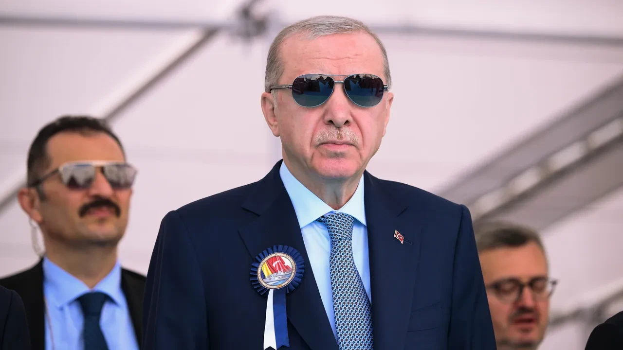 Aydın'da üst geçide astığı maketle Cumhurbaşkanı Erdoğan'a hakaret eden kişi tutuklandı