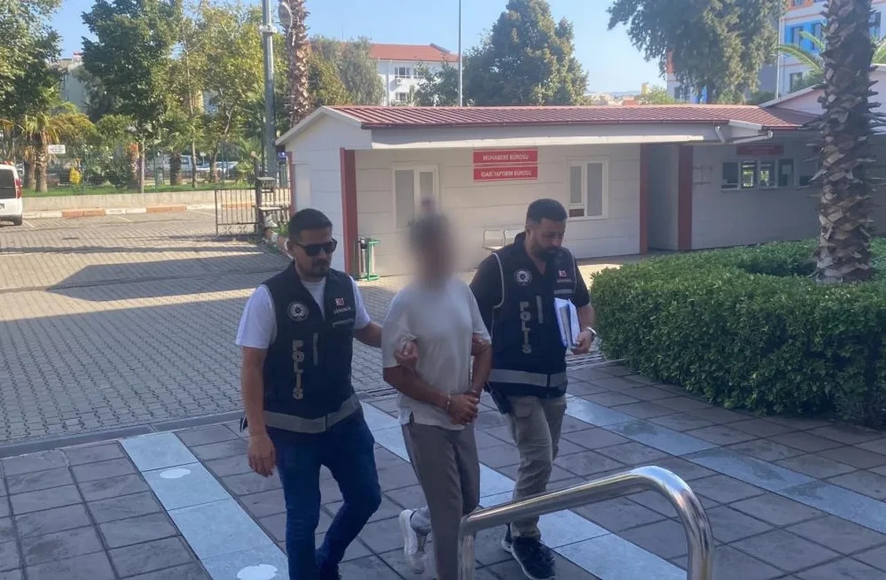 Aydın'da üst geçide astığı maketle Cumhurbaşkanı Erdoğan'a hakaret eden kişi tutuklandı