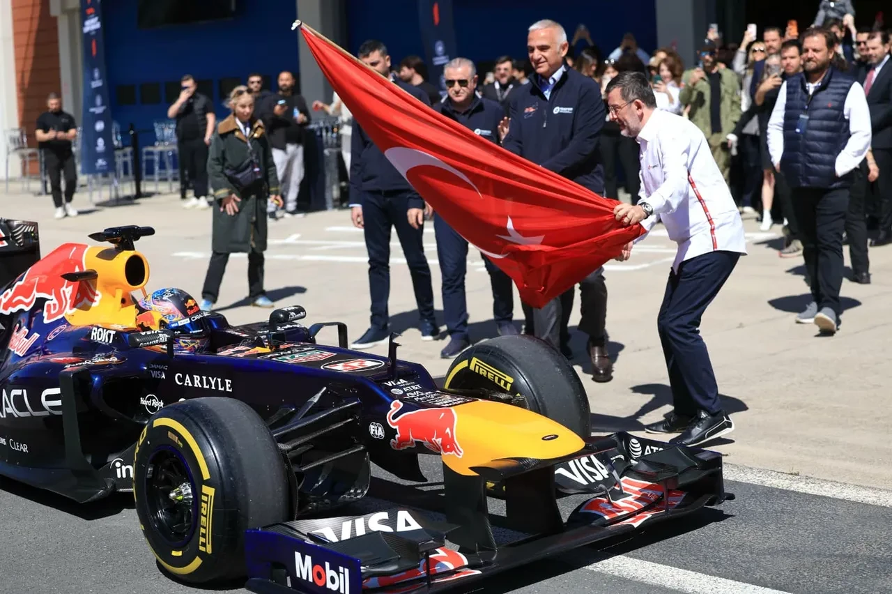 Bakan Ersoy duyurdu! İstanbul Park 2031’e kadar F1 takviminde