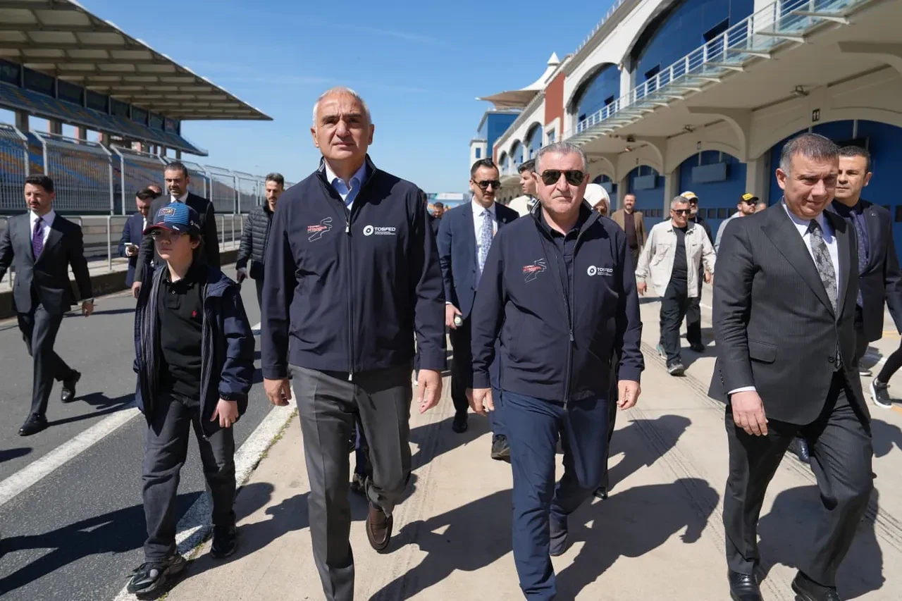 Bakan Ersoy duyurdu! İstanbul Park 2031’e kadar F1 takviminde