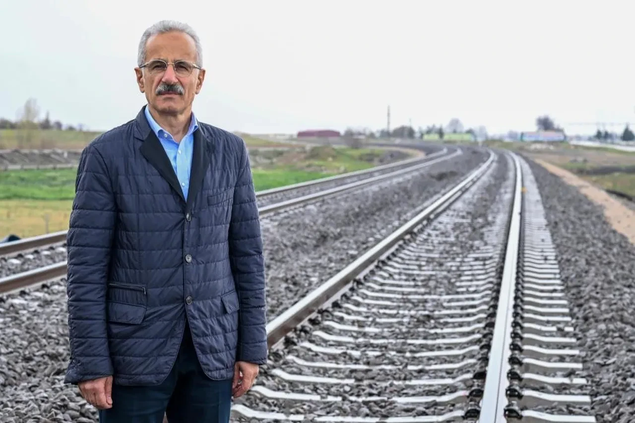 Bakan Uraloğlu: '153 yıllık demiryolu güzergahında leylekler için özel önlemler aldık'