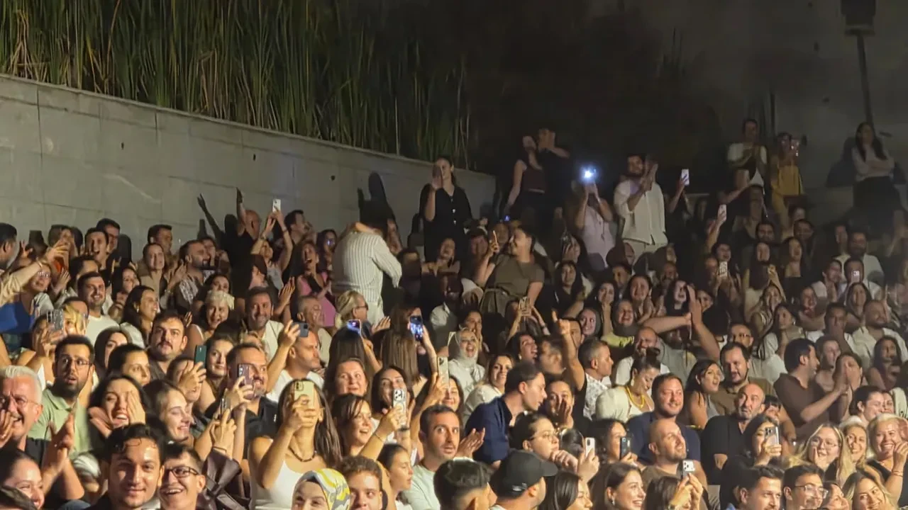 Bir konserde 9 evlilik teklifi: Gökhan türkmen bile şaşırdı!