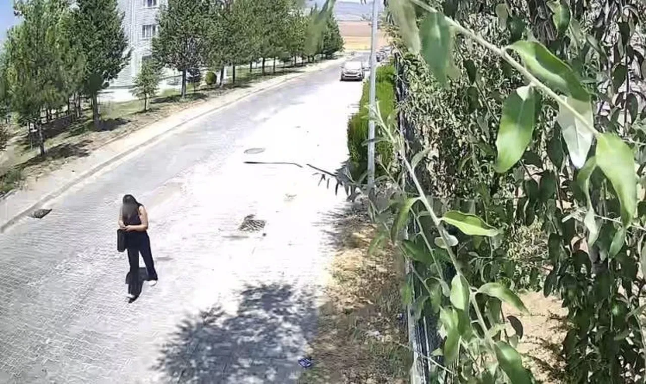 Dolandırıcıların oyununu 8 yaşındaki çocuk bozdu! 