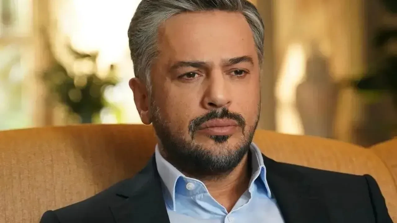  Emre Altuğ sır gibi sakladığı 2 yıllık sevgilisiyle ilk kez görüntülendi! Çağla Şıkel benzerliği dikkat çekti