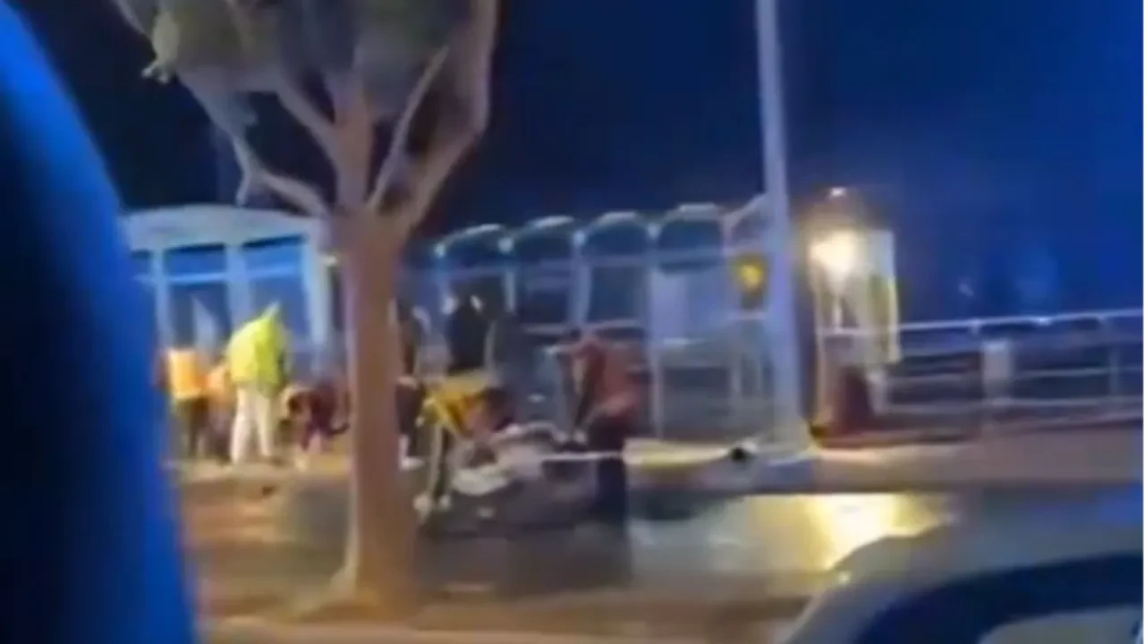 Fransa'da can pazarı: Araç kalabalığa daldı