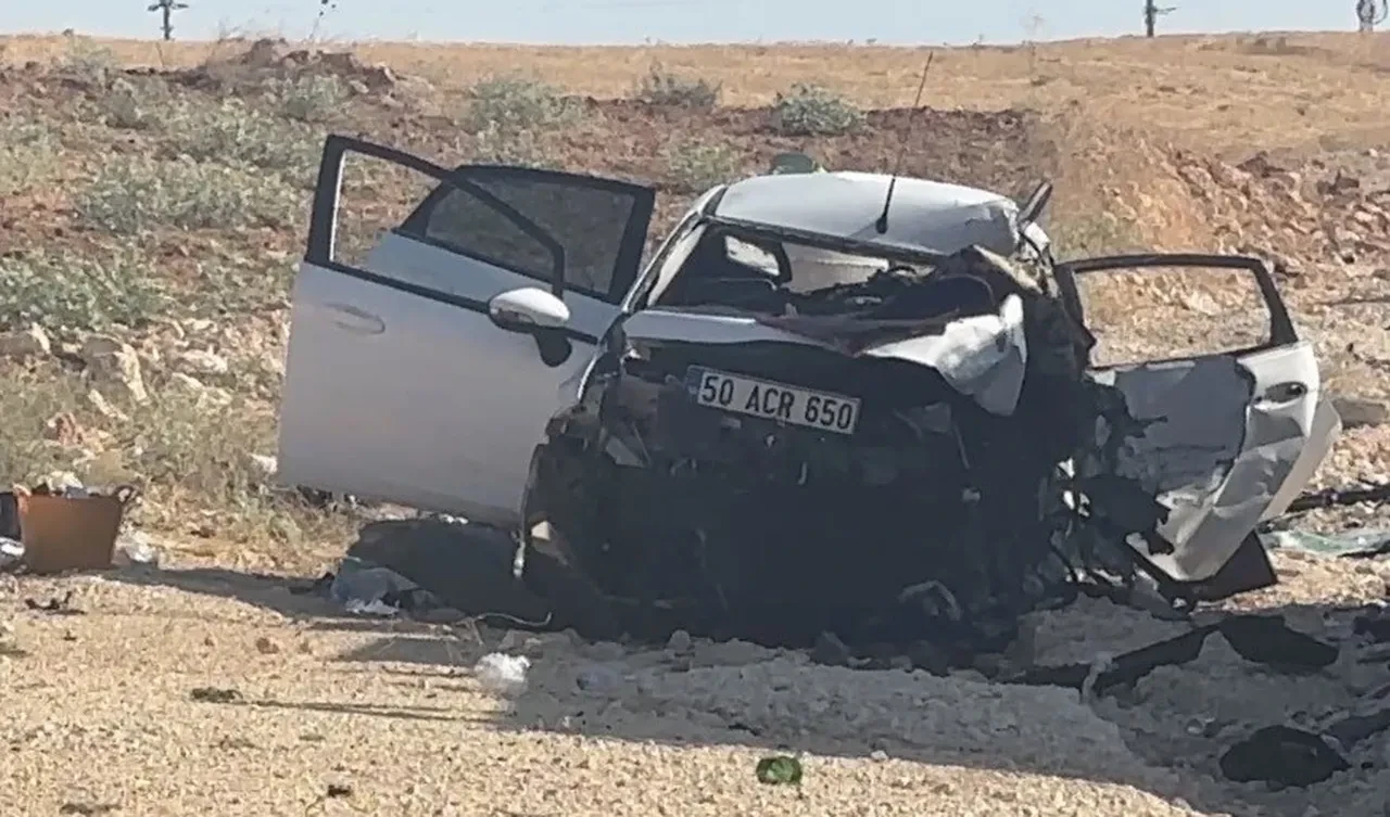 Gaziantep’te feci kaza! İki araç kafa kafaya çarpıştı, ölü ve yaralılar var