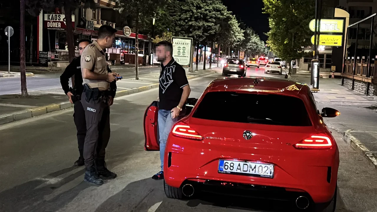 Kadın sürücüyü takip eden şahıs yakalandı: Modifiye araçtan ceza yedi
